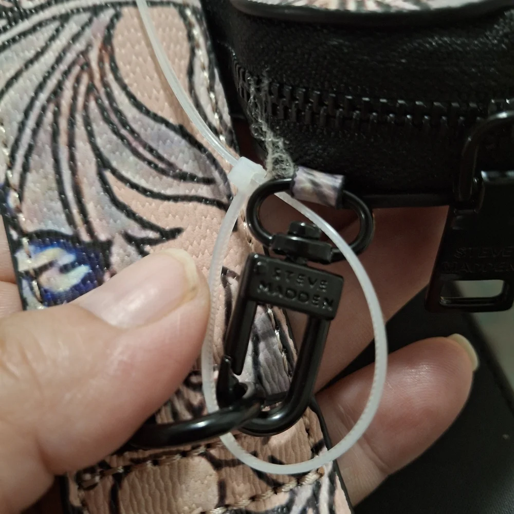 💋SOLD💋Steve Madden Floral Women's Bag - Pink and Black - Picture 6 of 9